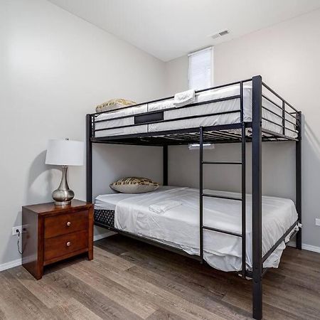 Suite 1 On Southport 4 Queen Beds Chicago Exterior photo
